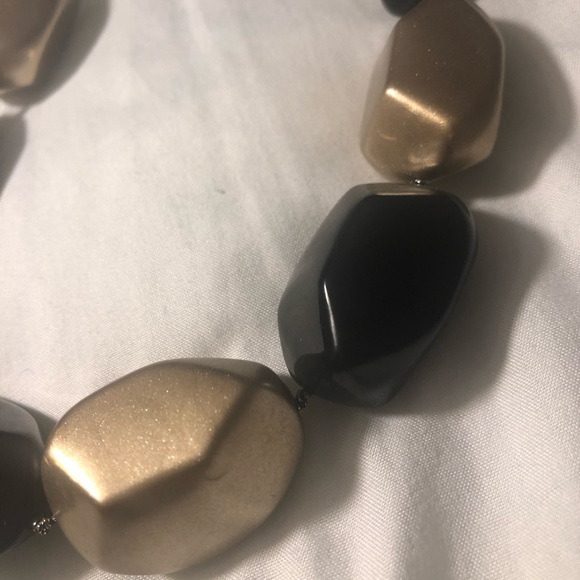 Black and gold necklace - Picture 2 of 3